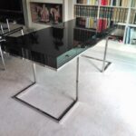 2 Mesa despacho en acero inoxidable y cristal ahumado 150x150 - Trabajos en acero inoxidable en Madrid